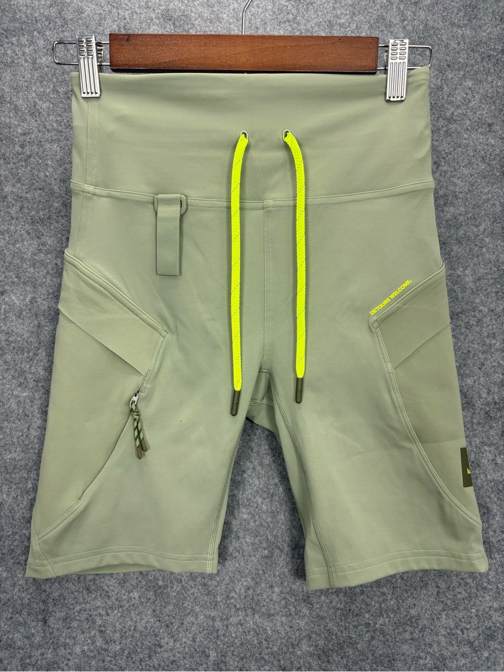 Lululemon Hiking Shorts Women’s Size 6 Sage Green High Rise Utility Zip Pocket
